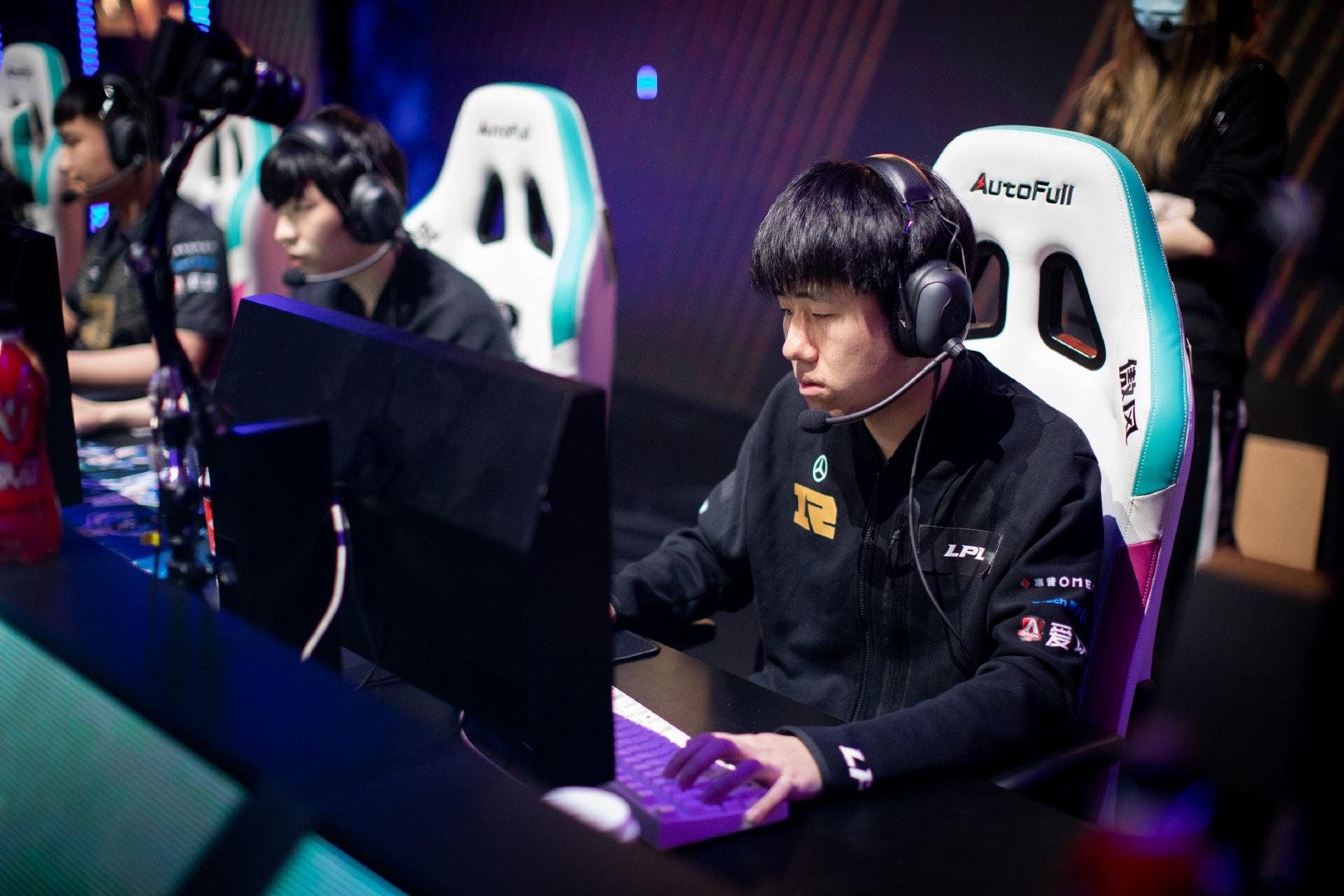 Dota1中有哪些简单粗暴的英雄？他们的特点是什么？